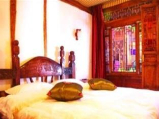 Jiuwei Life Courtyard Inn Лицзян Экстерьер фото